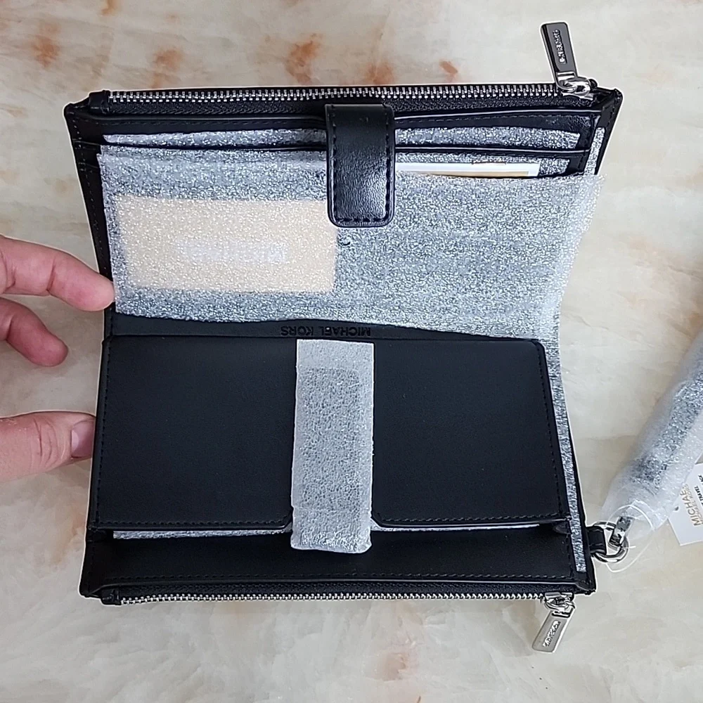MICHAEL KORS Jet Set Large Ombré Signature Logo Wristlet Wallet